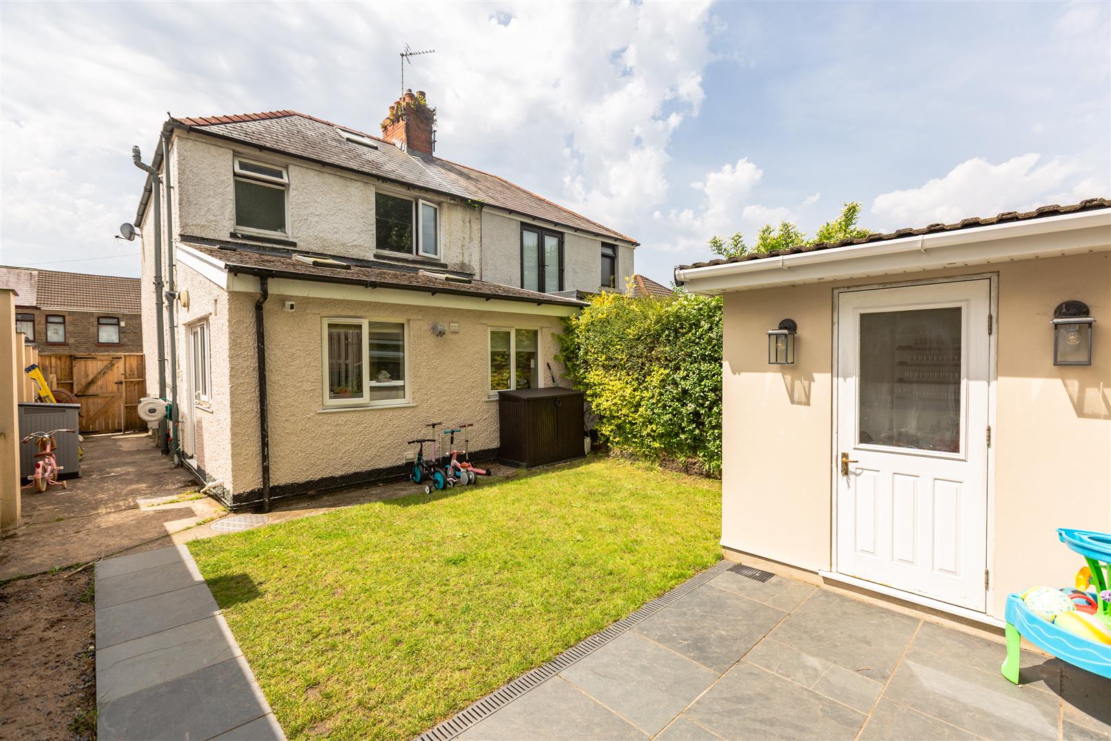 Carmarthen Road, Fforestfach, Swansea, SA5 4BN